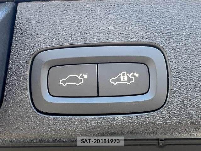 Volvo XC60 2022-09 8797875-7