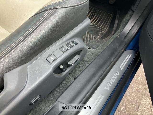 Volvo XC60 2015-11 8851021-11