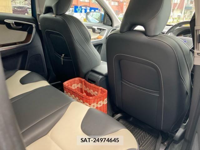 Volvo XC60 2015-11 8851021-23
