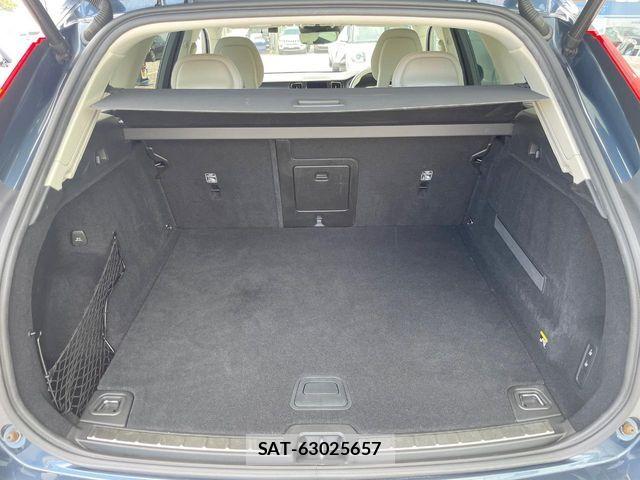 Volvo XC60 2017-12 8882860-11