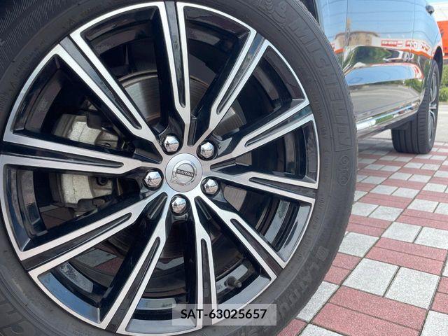 Volvo XC60 2017-12 8882860-13