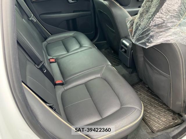 Volvo XC70 2016-07 7981480-15