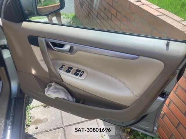 Volvo XC70 2003-12 8884567-10