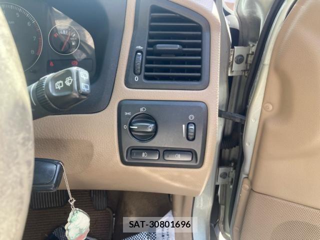 Volvo XC70 2003-12 8884567-11