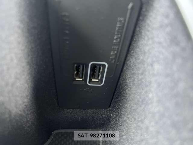 Volvo XC90 2022-07 1830018-12
