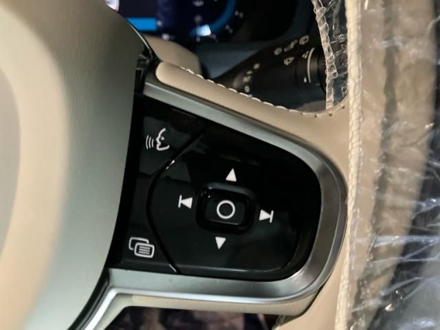 Volvo XC90 2024-08 3687147-11