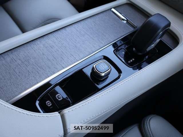 Volvo XC90 2022-10 4604189-15