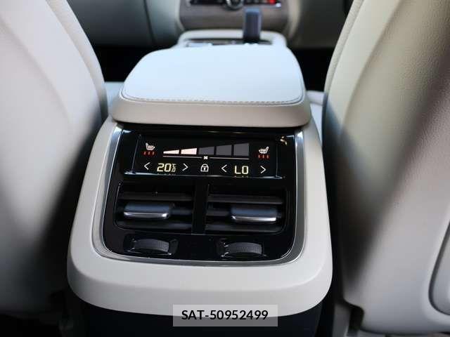 Volvo XC90 2022-10 4604189-16