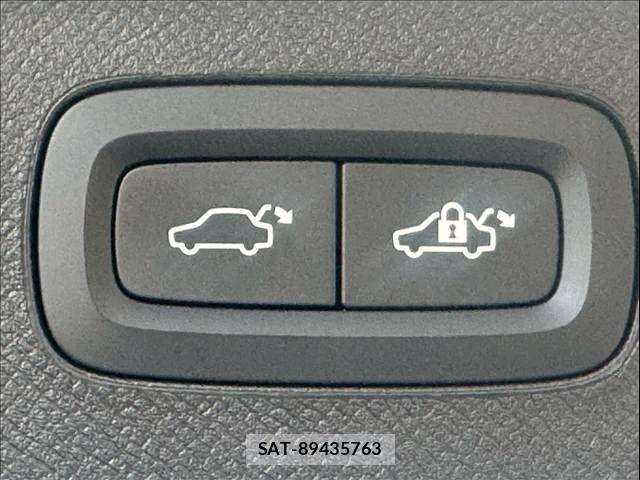 Volvo XC90 2017-12 6817887-9