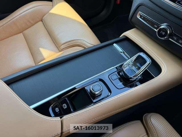 Volvo XC90 2021-12 6915087-16