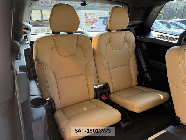 Volvo XC90 2021-12 6915087-25