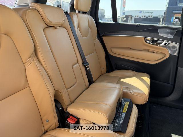 Volvo XC90 2021-12 6915087-26
