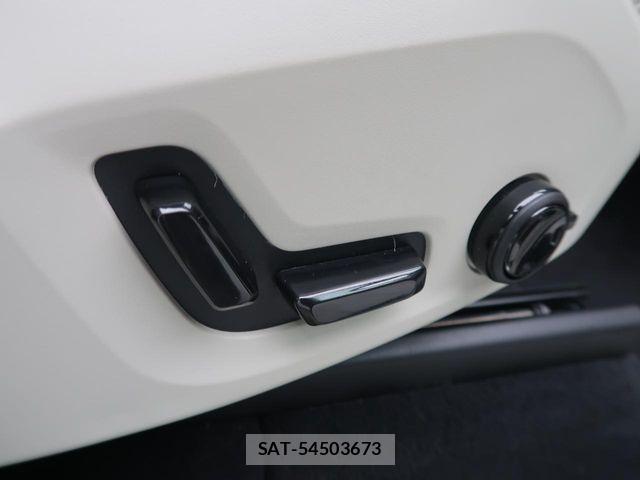 Volvo XC90 2025-02 7061292-17