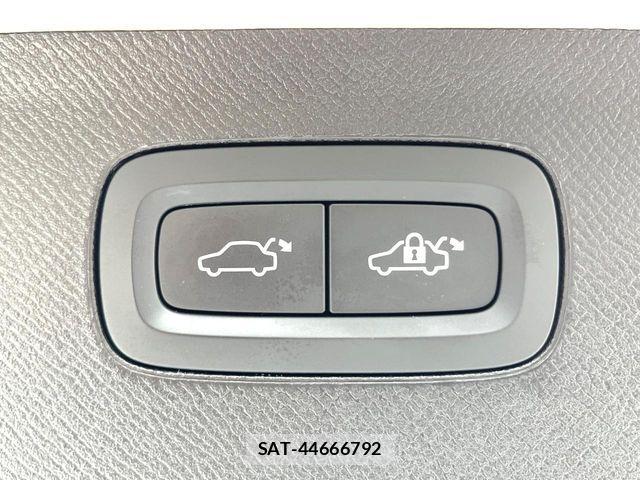 Volvo XC90 2023-08 7226836-9