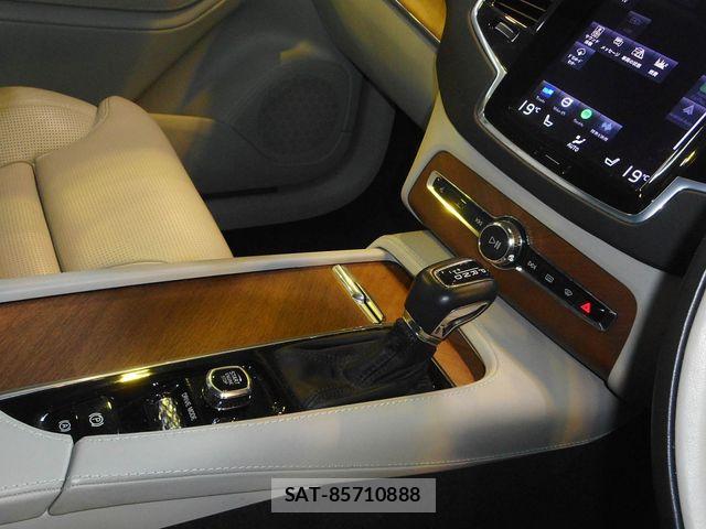 Volvo XC90 2020-12 7360380-17