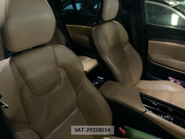 Volvo XC90 2016-11 8039057-11