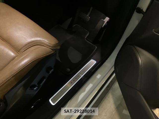 Volvo XC90 2016-11 8039057-12