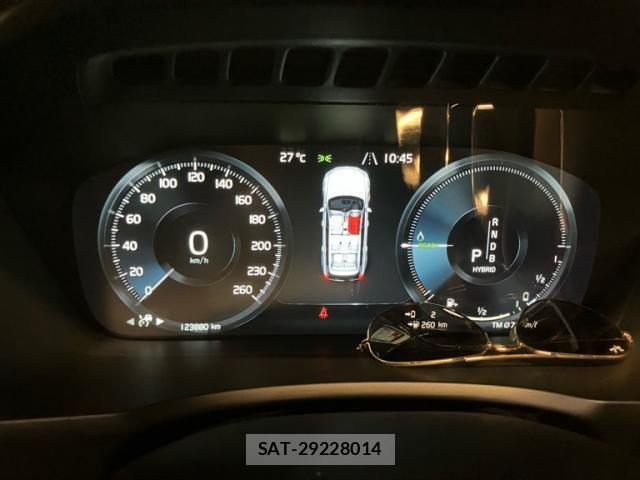 Volvo XC90 2016-11 8039057-15