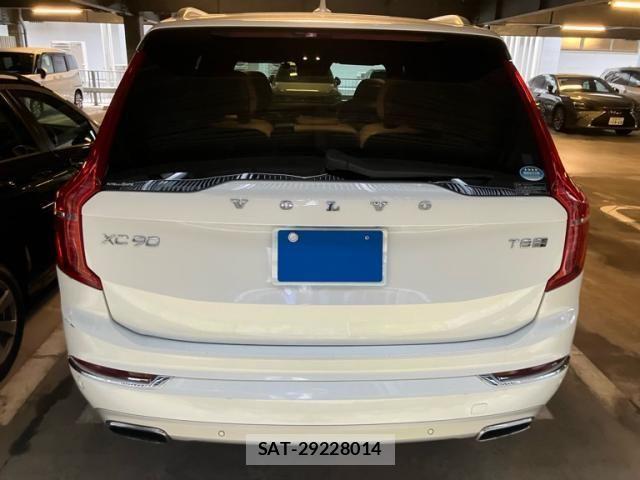 Volvo XC90 2016-11 8039057-6
