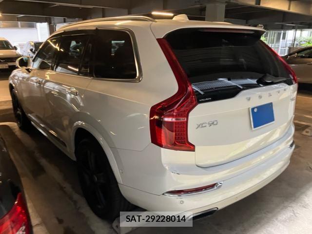 Volvo XC90 2016-11 8039057-7