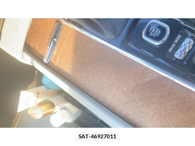 Volvo XC90 2017-08 8102562-9