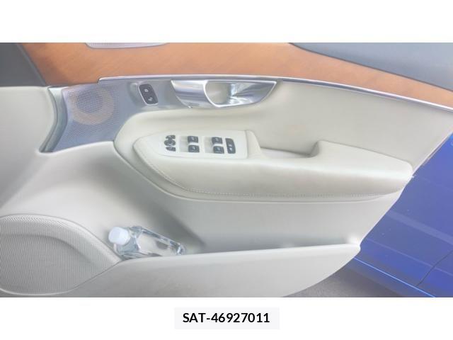 Volvo XC90 2017-08 8102562-11