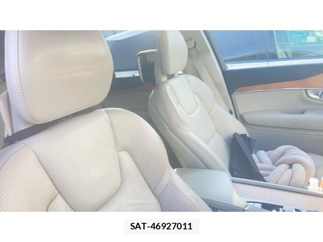 Volvo XC90 2017-08 8102562-14