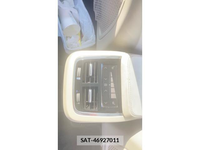 Volvo XC90 2017-08 8102562-23