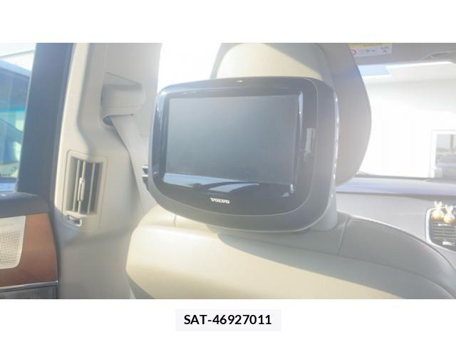 Volvo XC90 2017-08 8102562-24