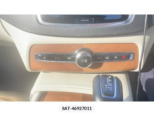 Volvo XC90 2017-08 8102562-8