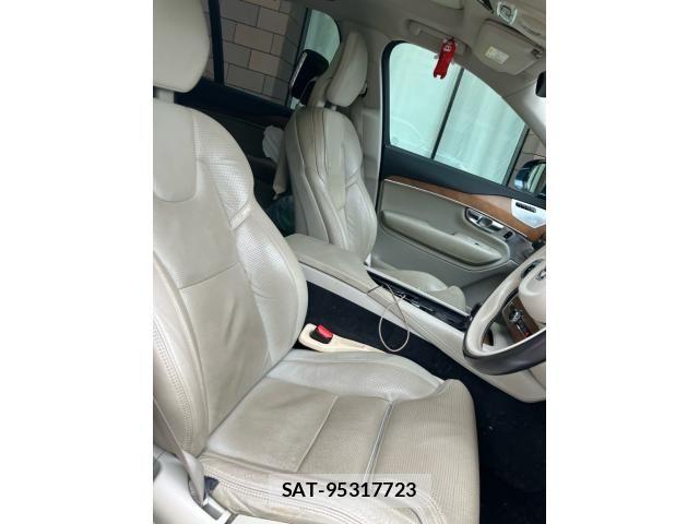 Volvo XC90 2017-08 8102563-10