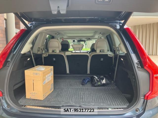 Volvo XC90 2017-08 8102563-13