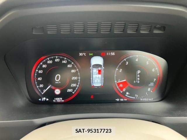 Volvo XC90 2017-08 8102563-16