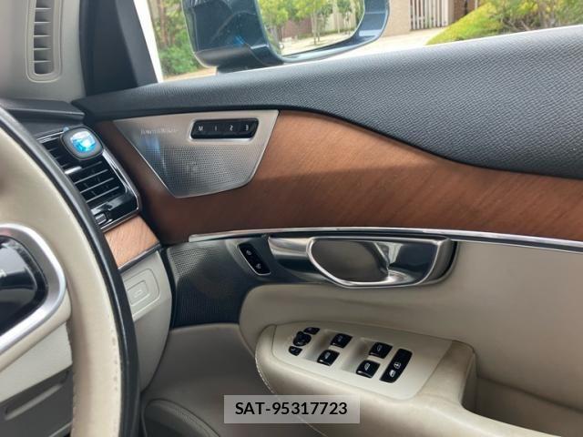 Volvo XC90 2017-08 8102563-17
