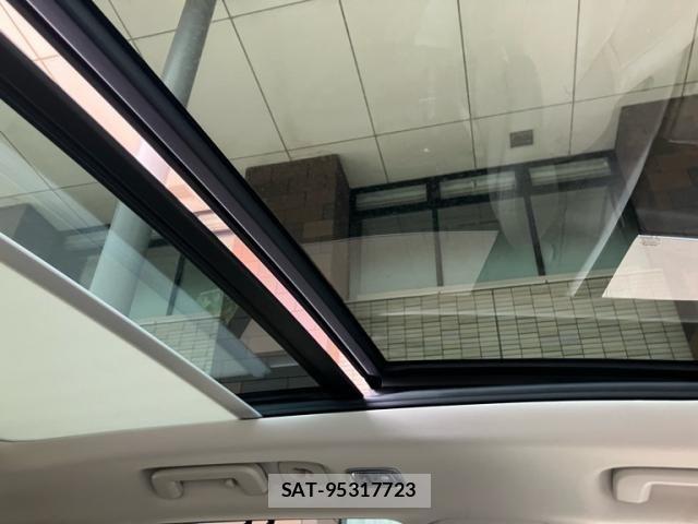 Volvo XC90 2017-08 8102563-25