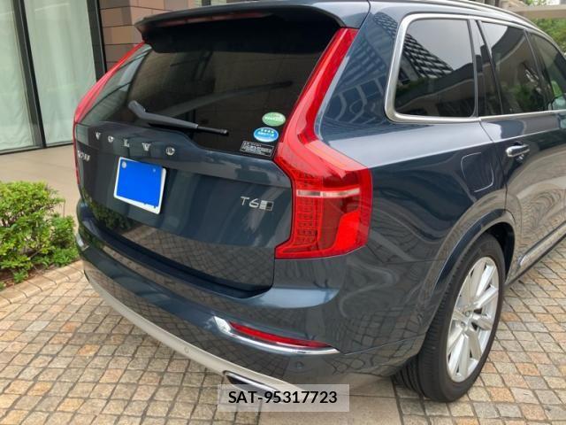 Volvo XC90 2017-08 8102563-3
