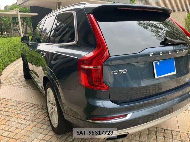 Volvo XC90 2017-08 8102563-4