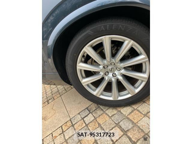 Volvo XC90 2017-08 8102563-6