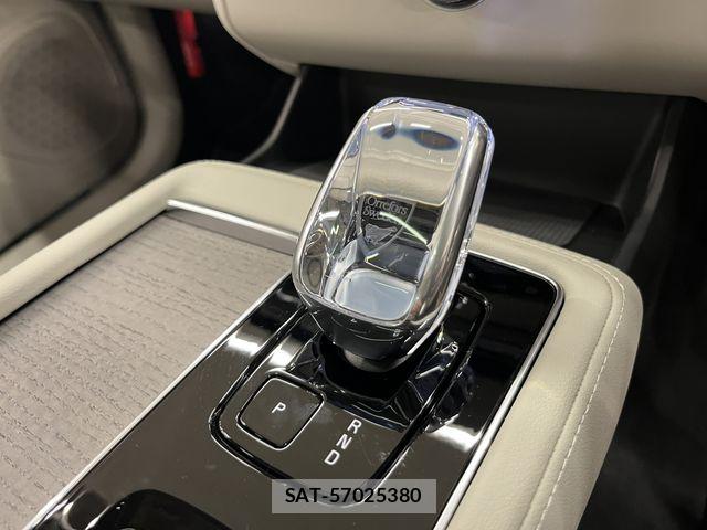 Volvo XC90 2025-03 8132895-9