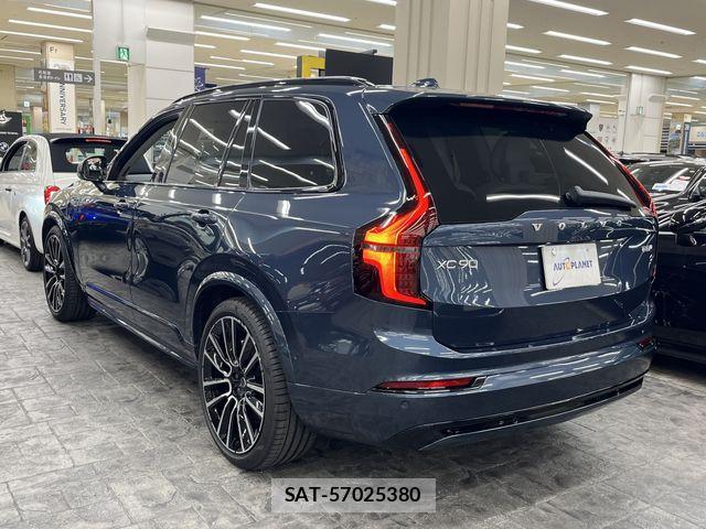 Volvo XC90 2025-03 8132895-11