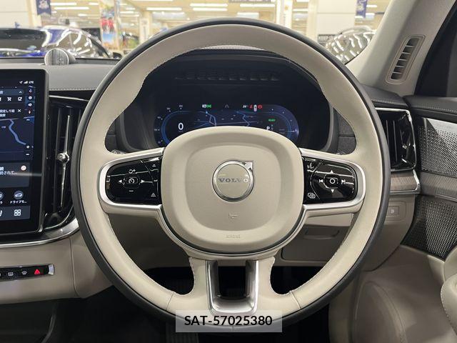 Volvo XC90 2025-03 8132895-8