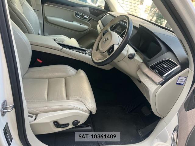 Volvo XC90 2021-08 8247102-8