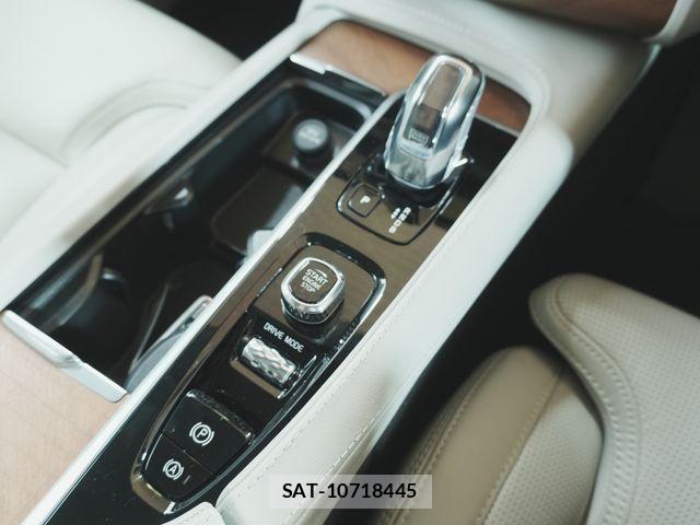 Volvo XC90 2019-02 8317923-28