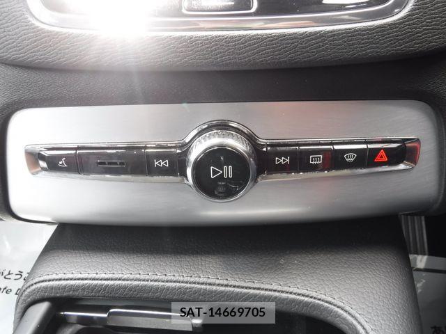 Volvo XC90 2016-12 8338418-13