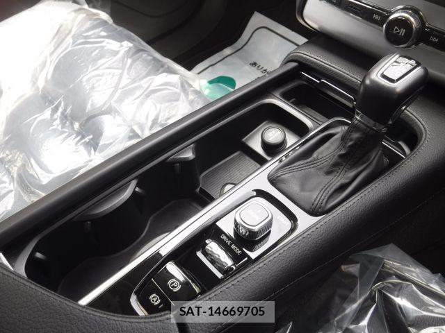 Volvo XC90 2016-12 8338418-14