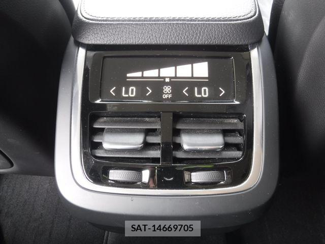 Volvo XC90 2016-12 8338418-22