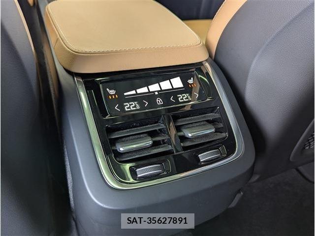 Volvo XC90 2022-06 8369646-14