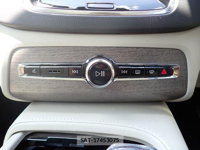 Volvo XC90 2022-03 8486251-17
