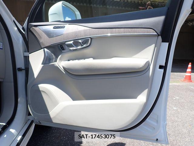 Volvo XC90 2022-03 8486251-21