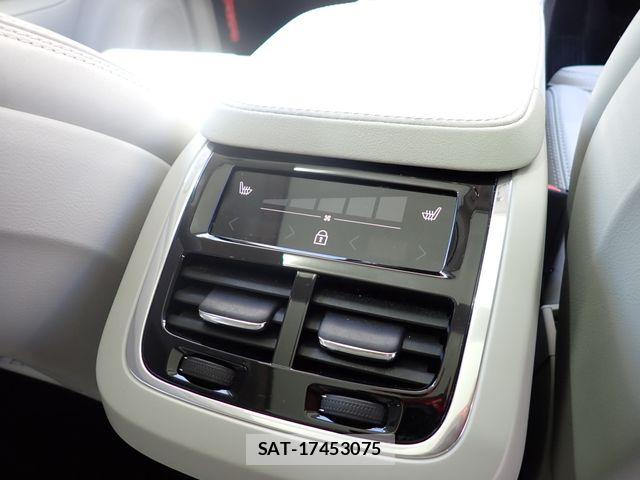 Volvo XC90 2022-03 8486251-24